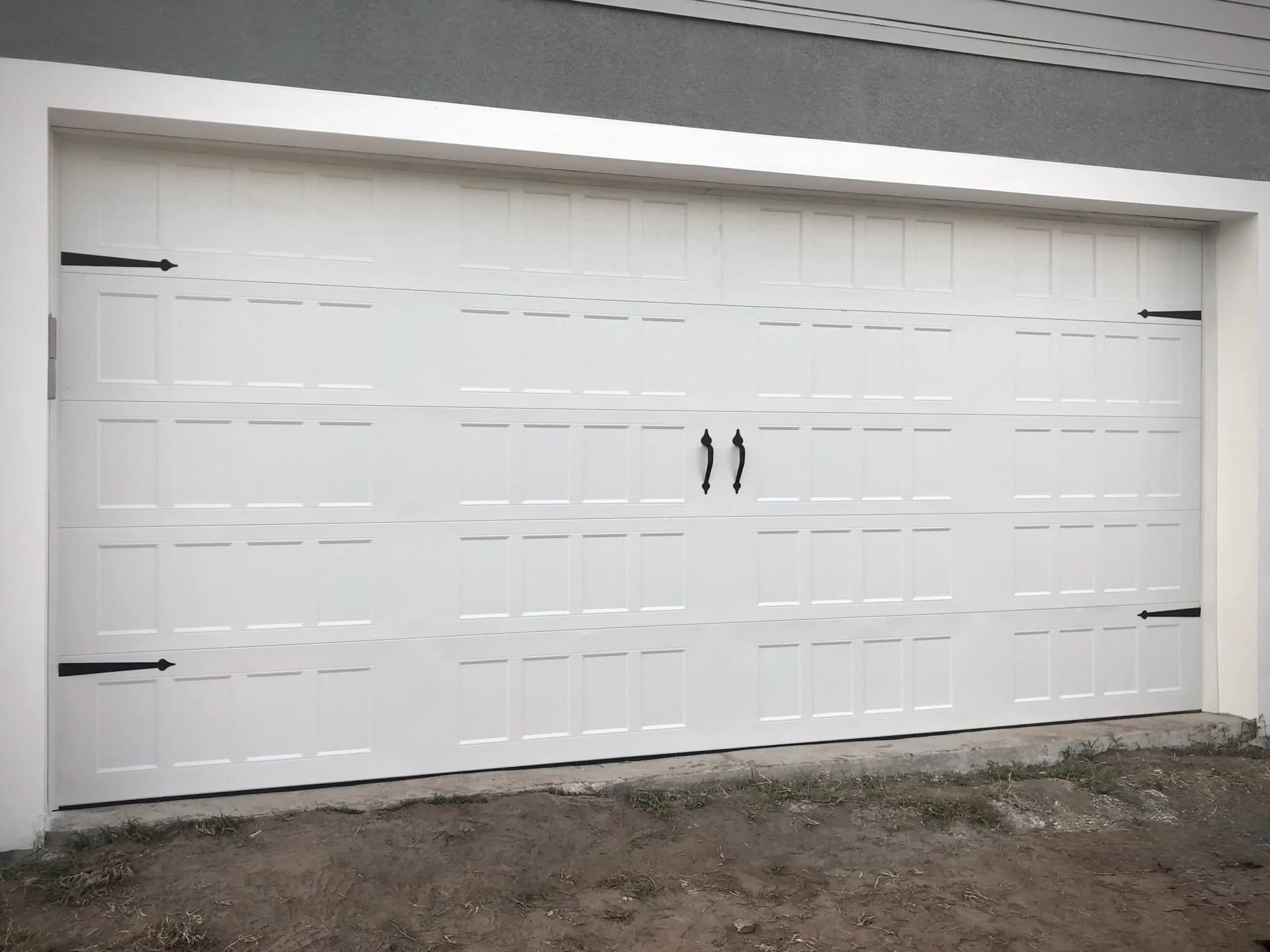 18x8 Stamped Shaker Garage Door Installation in Lutz image